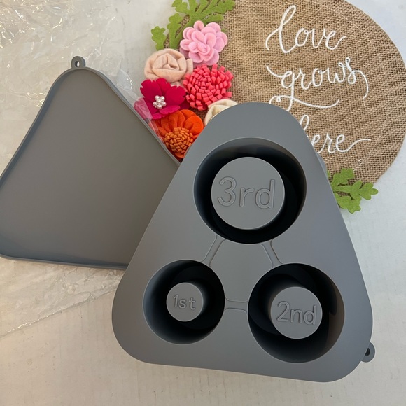 Ice Cube Tray Large Capacity Ice Lattice with Cover NEW!!! - Picture 3 of 10